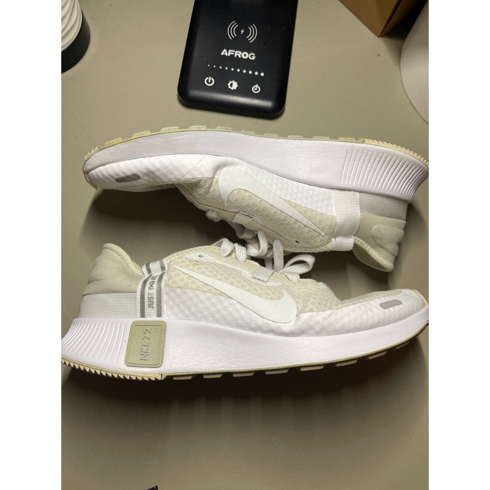 Nike Reposto women's size 9.5